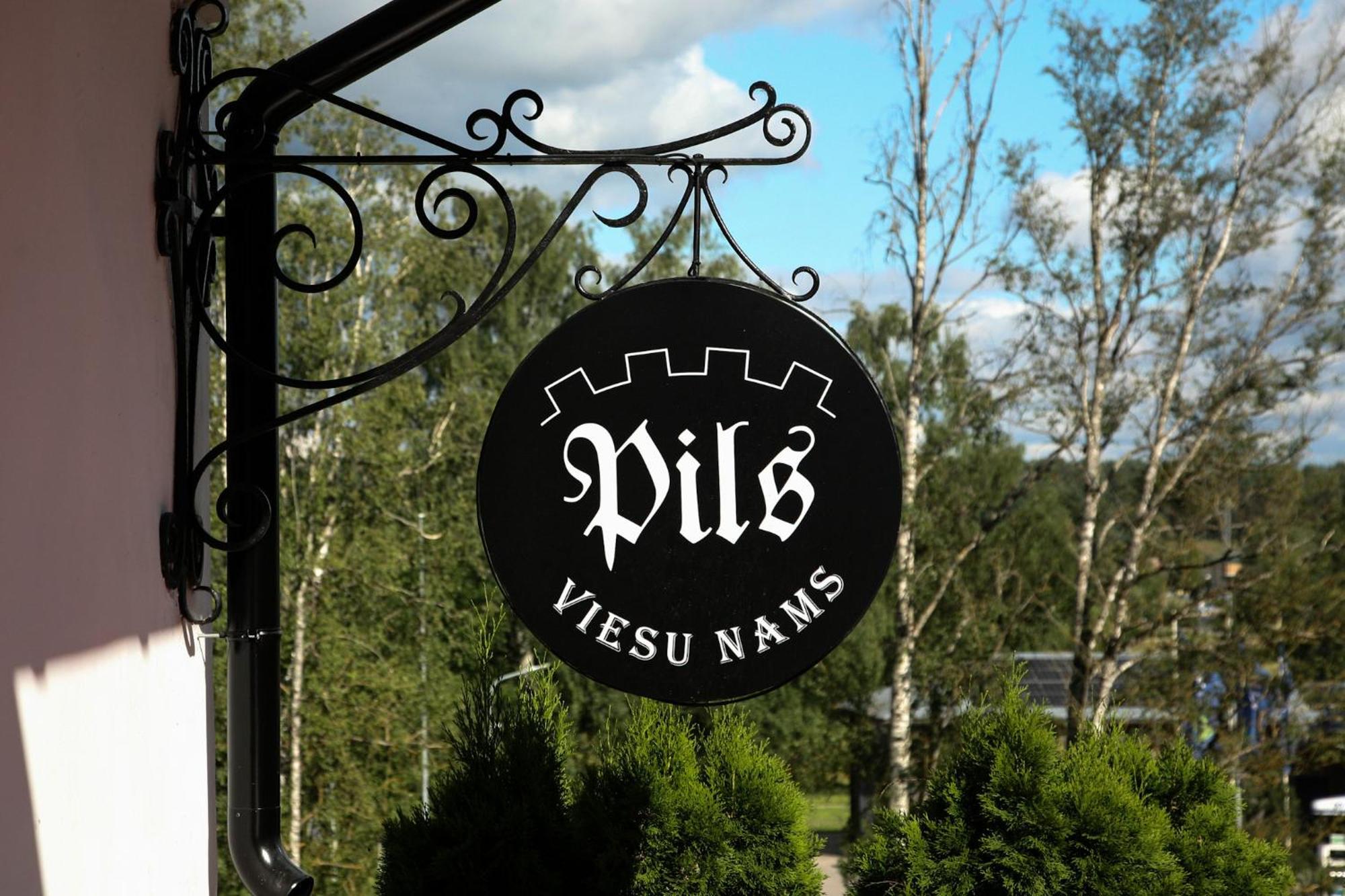 Hotel Pils Kandava Esterno foto